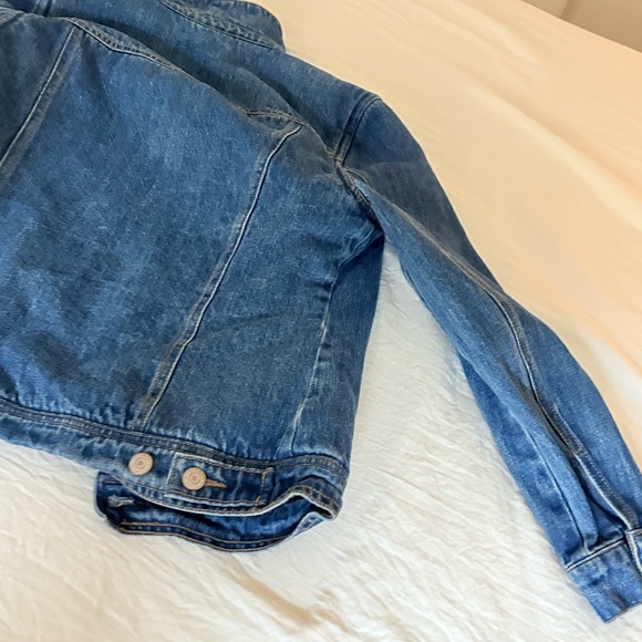 Old Navy Women's Blue Denim Sherpa Trucker Jacket - Picture 14 of 15